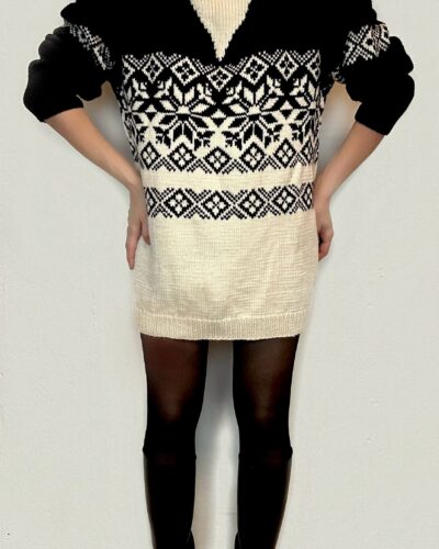 Hand-knitted scandinavian long sweater
