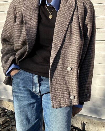 Check woolen jacket with broad shoulders