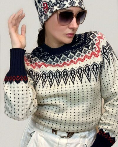 Apres ski woolen sweater + a hat