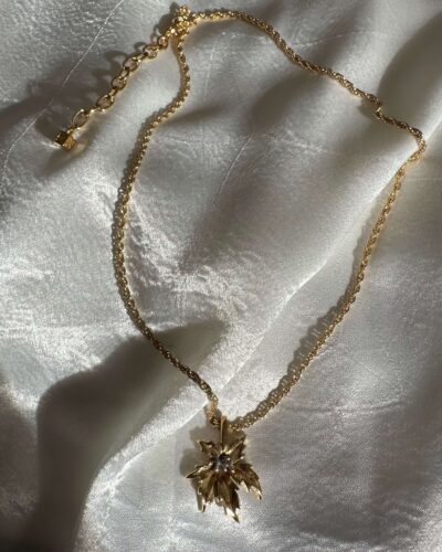 Nina Ricci gold-tone leaf pendant necklace