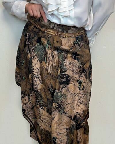 Asymmetric ink skirt