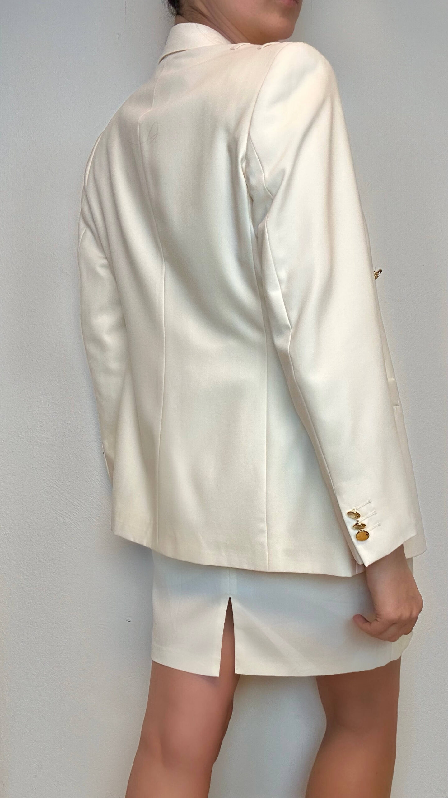 Italian classic blazer with golden buttons - Image 2