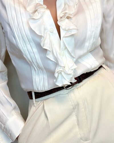 Porcelain classic blouse with a ruffle collar