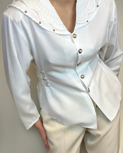 Statement white blouse with extraordinary details