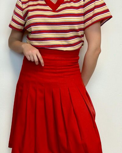 High waist pleated red skirt