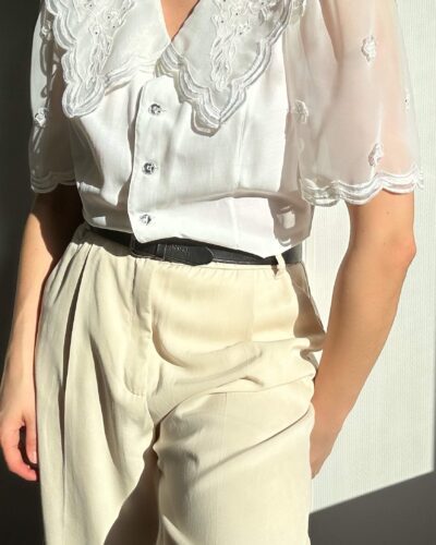 Statement blouse with a big collar and transparent sleeves