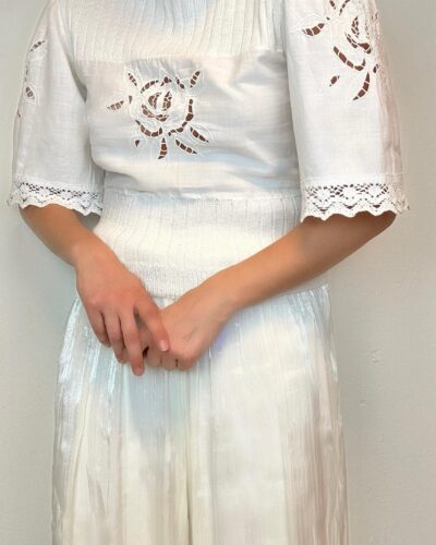 Embroidered cottage cotton blouse with knitted details