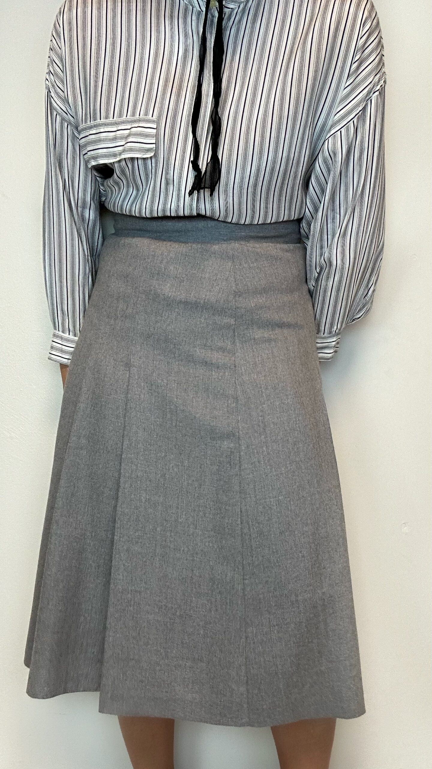 Woolen classic ash grey midi skirt