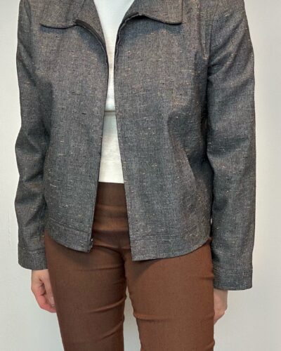 Structured minimalistic zip jacket
