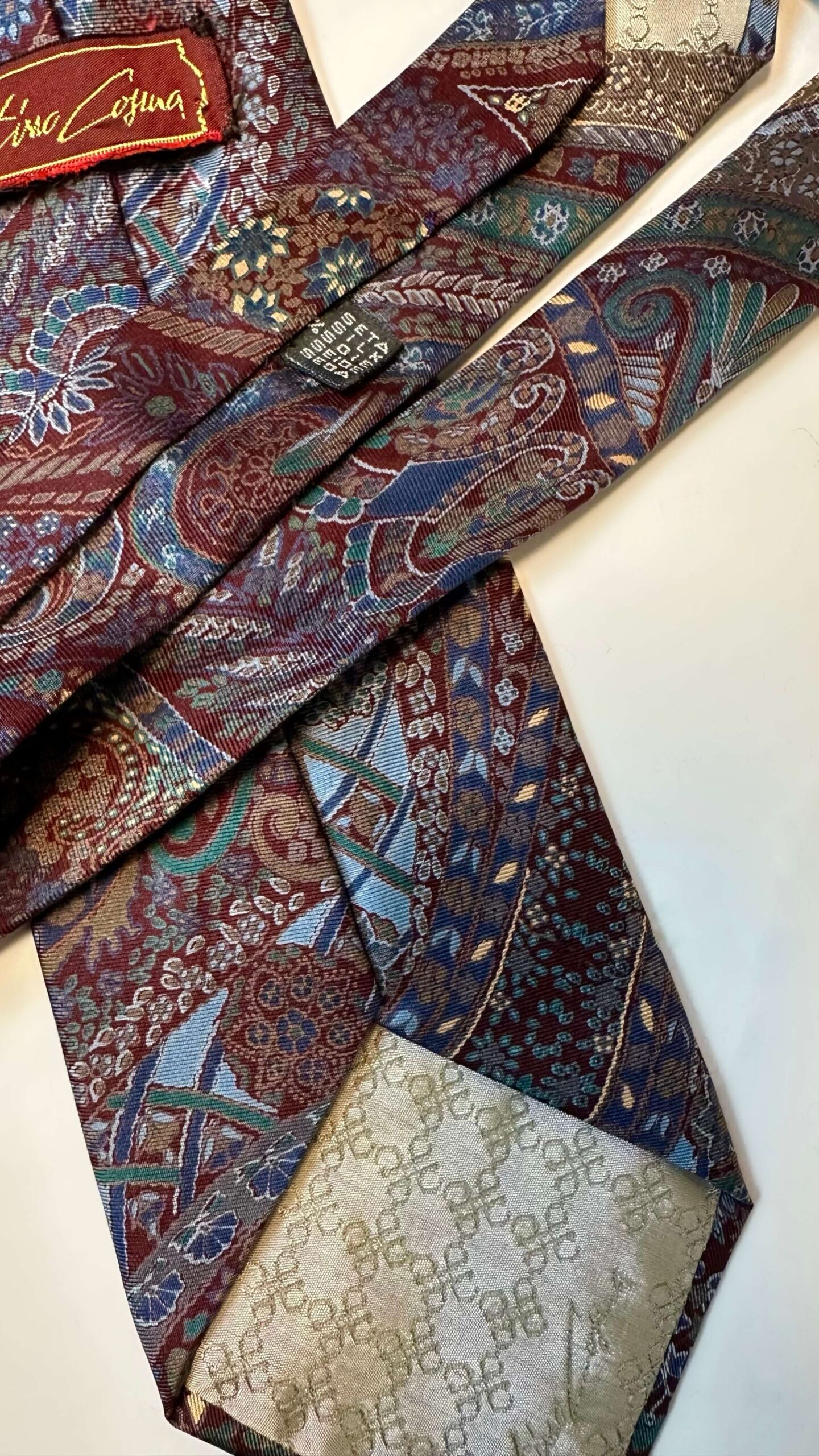Italian silk patterned tie