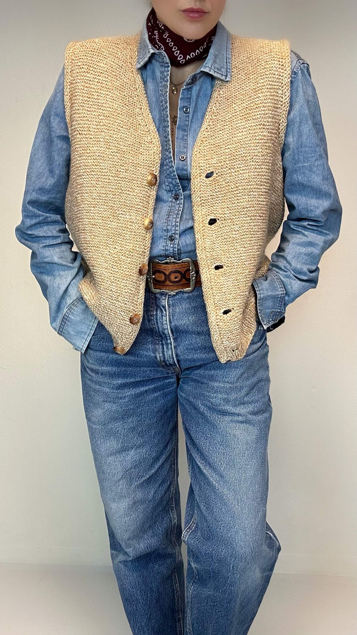 Camel beige wool knitted vest with candy buttons