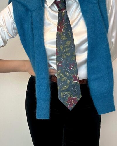 Tie with painted flowers print