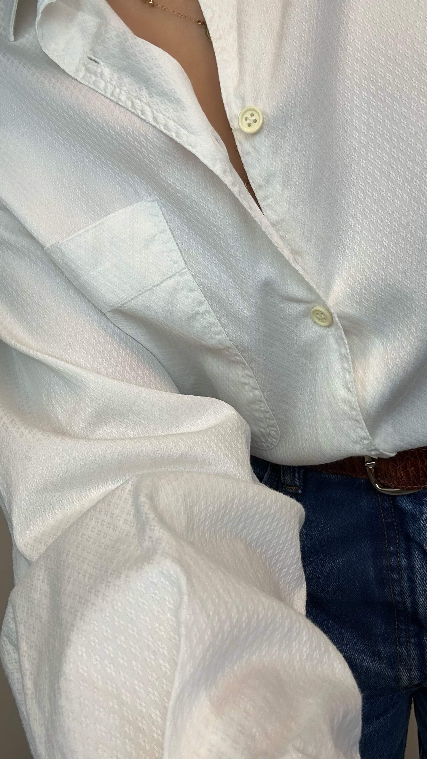 Unisex off white sctructured classic shirt - Image 2