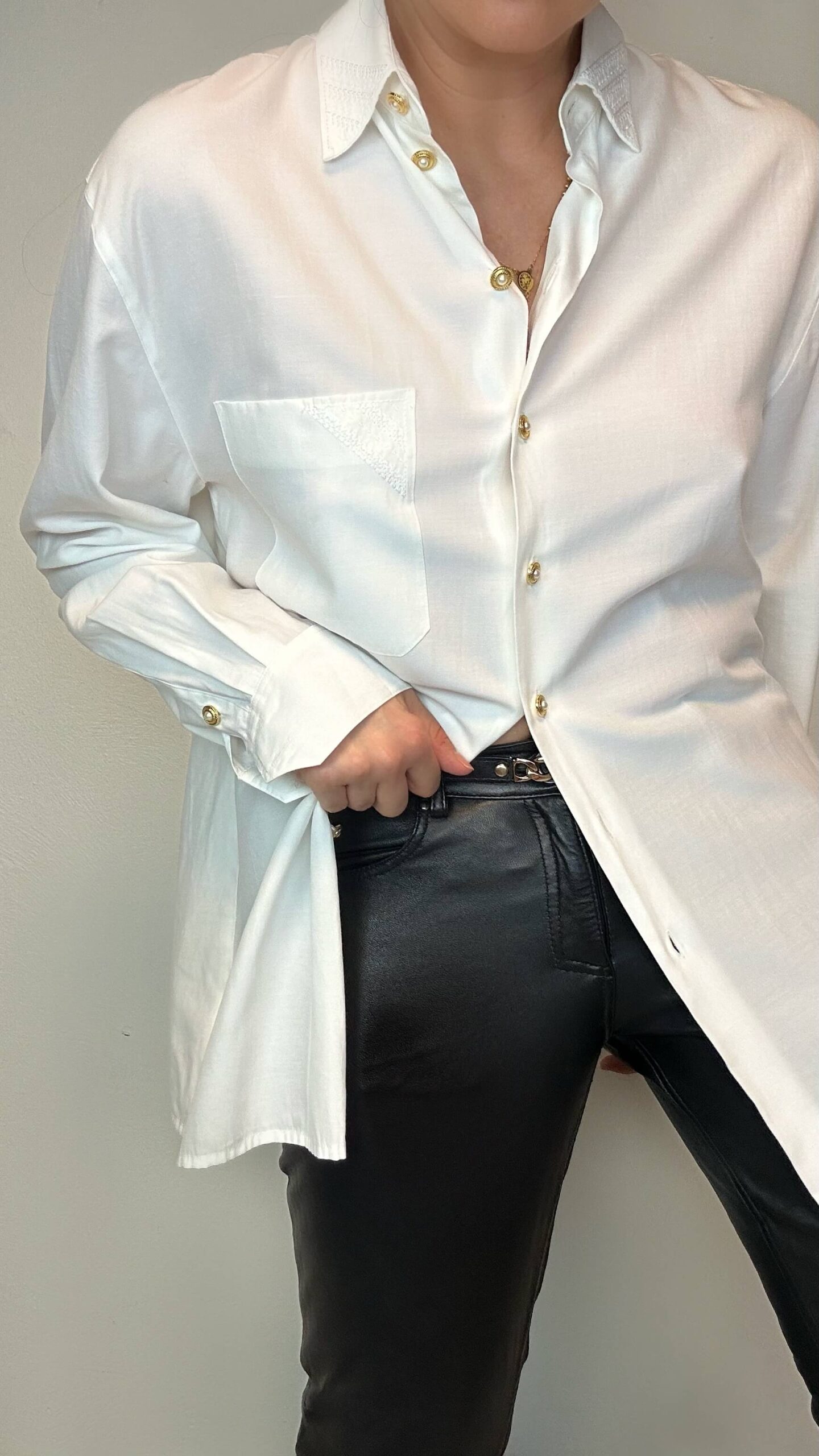 Classic white shirt with golden buttons and collar embroidery - Image 3