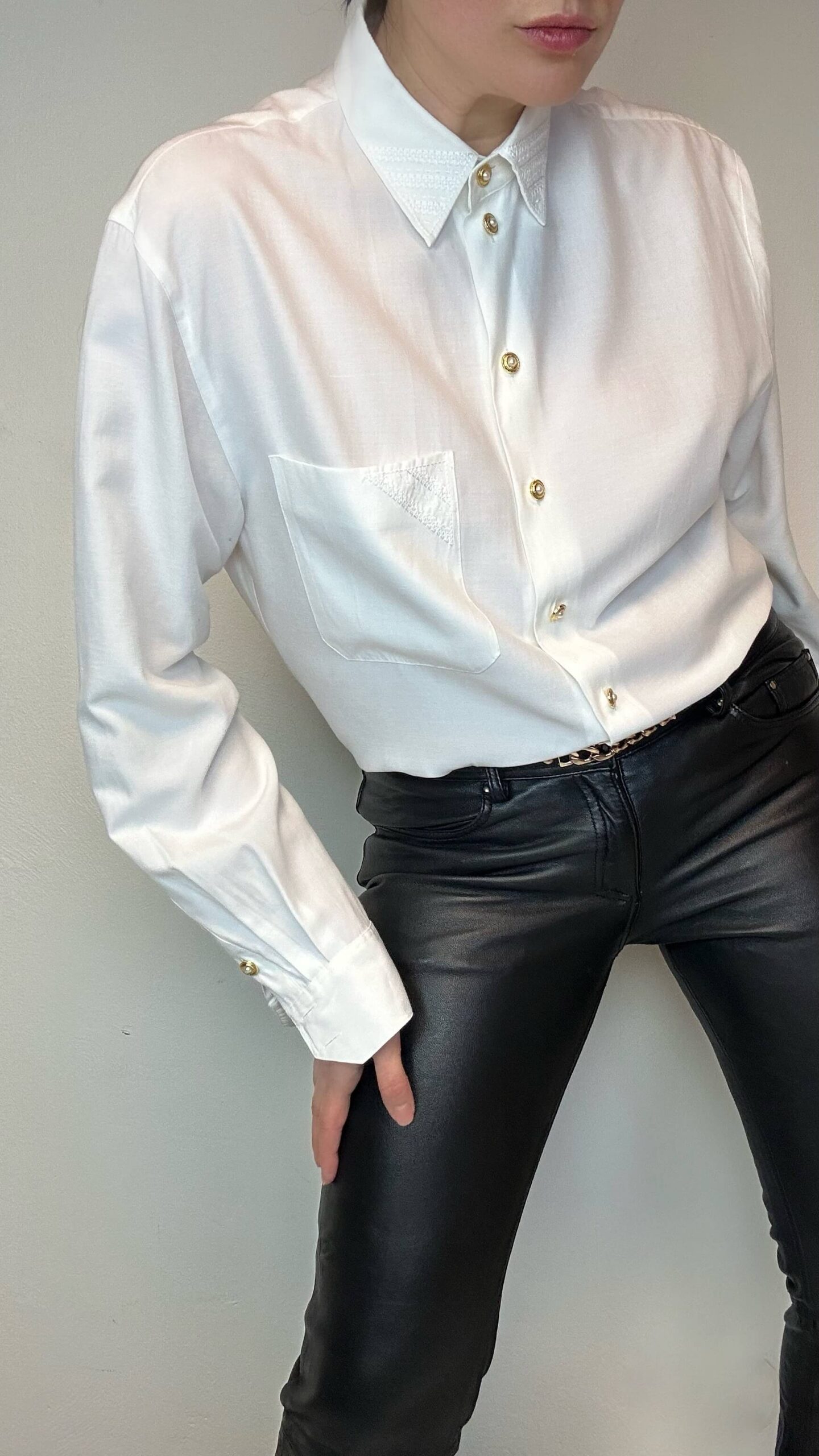 Classic white shirt with golden buttons and collar embroidery - Image 4