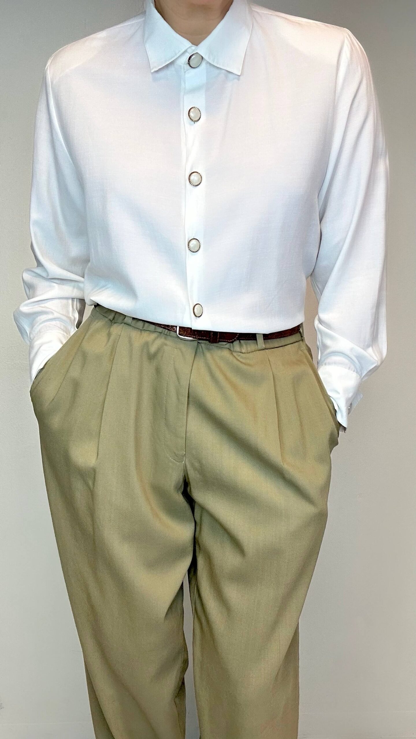 Classic blouse with big mother-of-pearl buttons and cuff sleeves