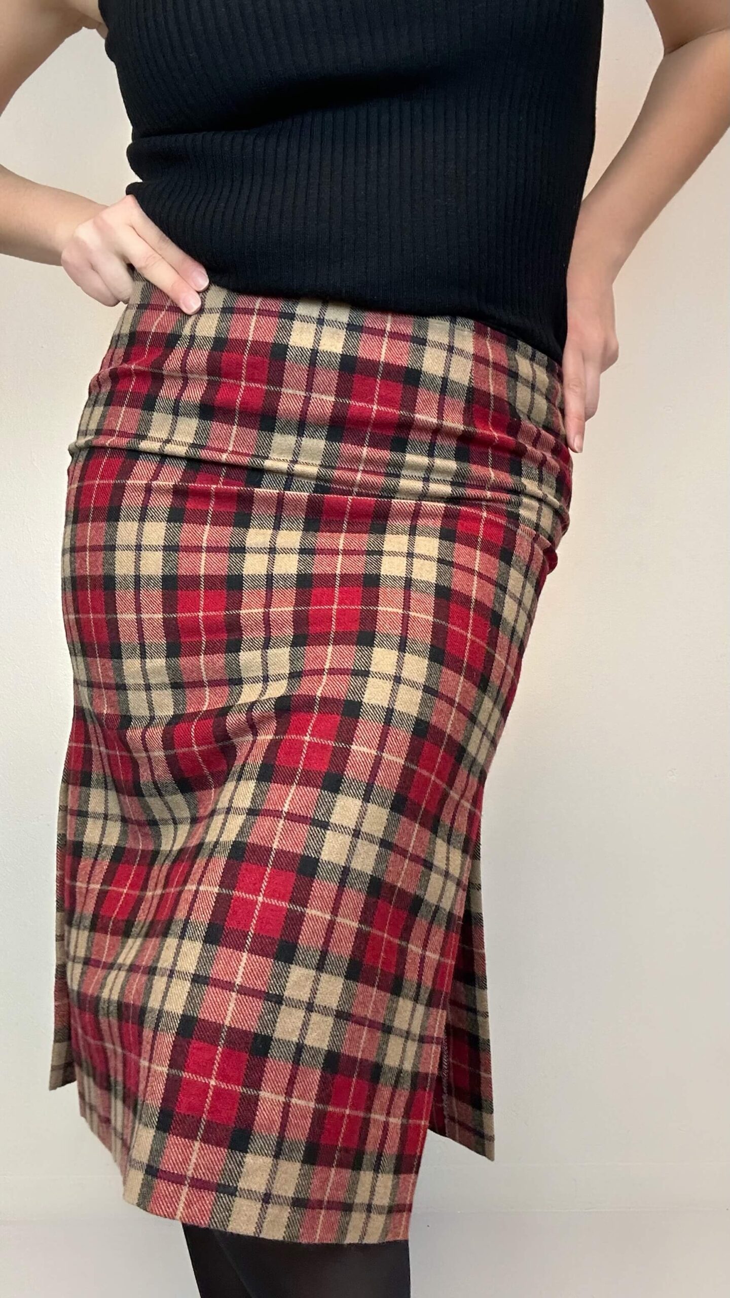 Tartan woolen pencil skirt