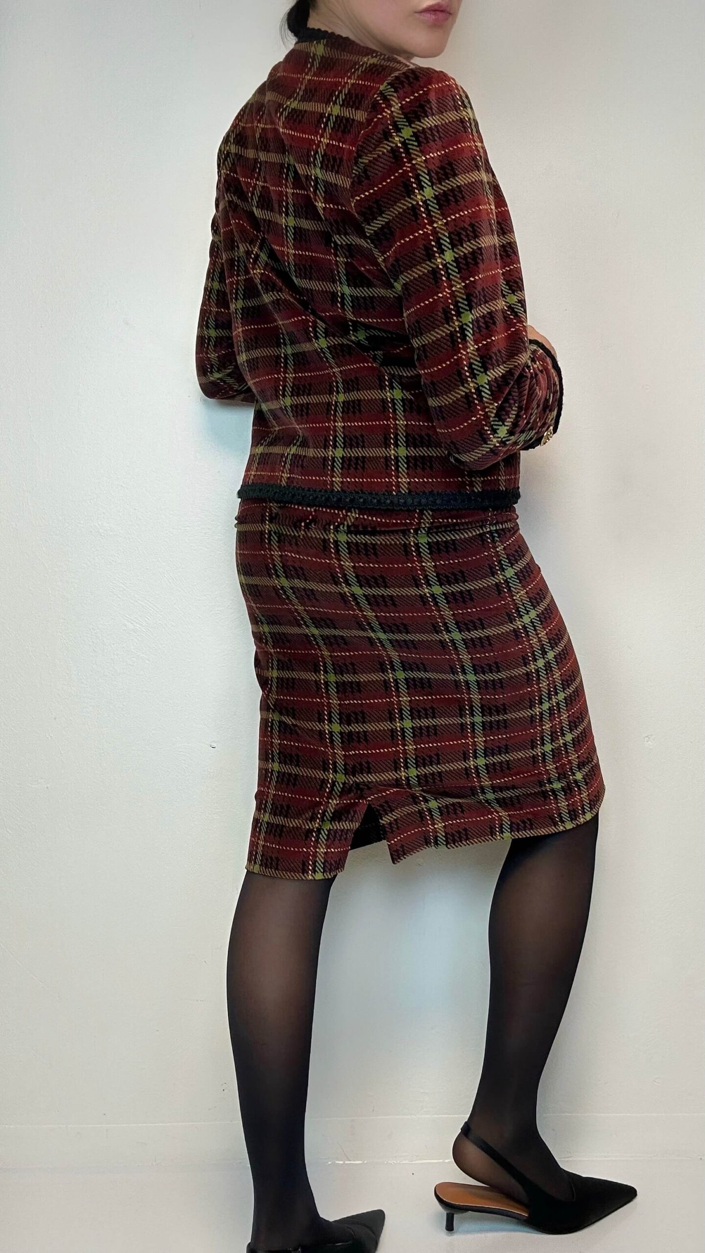 CHANEL-inspired plaid skirt suit - Image 2