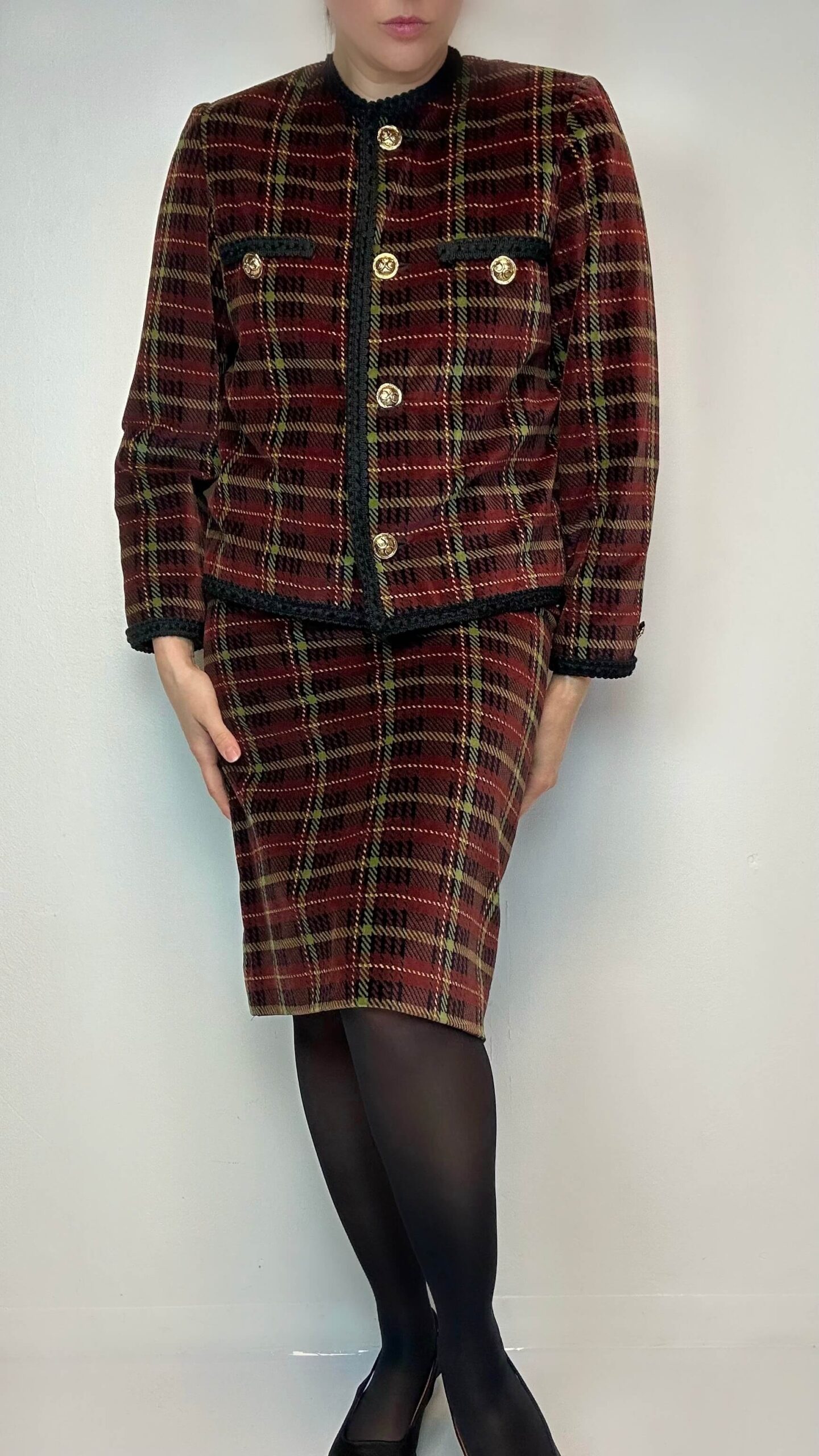 CHANEL-inspired plaid skirt suit - Image 4