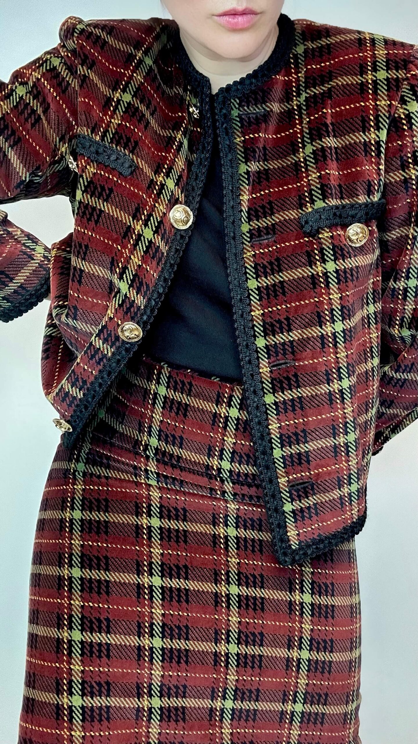 CHANEL-inspired plaid skirt suit - Image 5