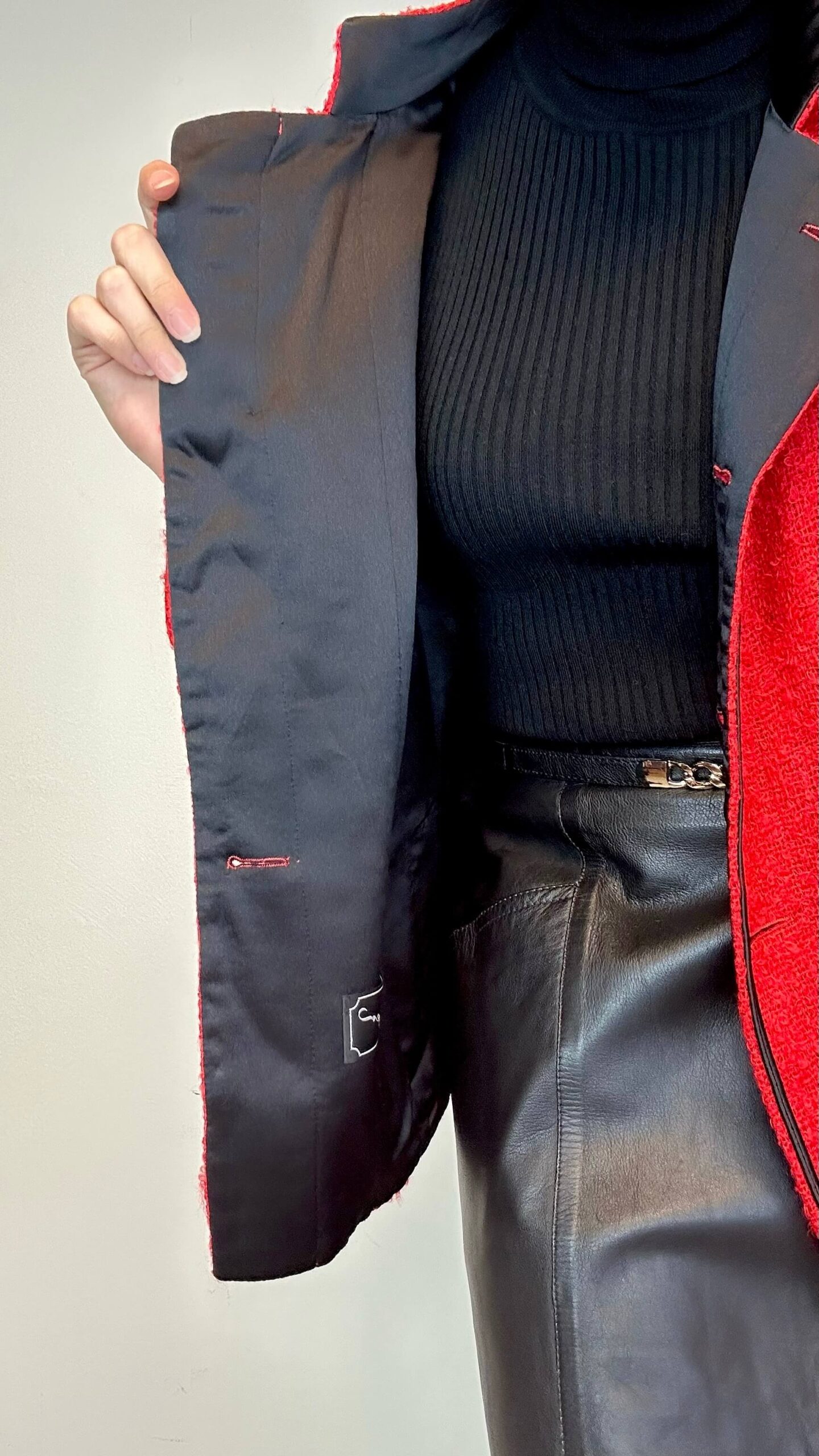 Swiss fire red woolen boucle jacket with front pockets - Image 2