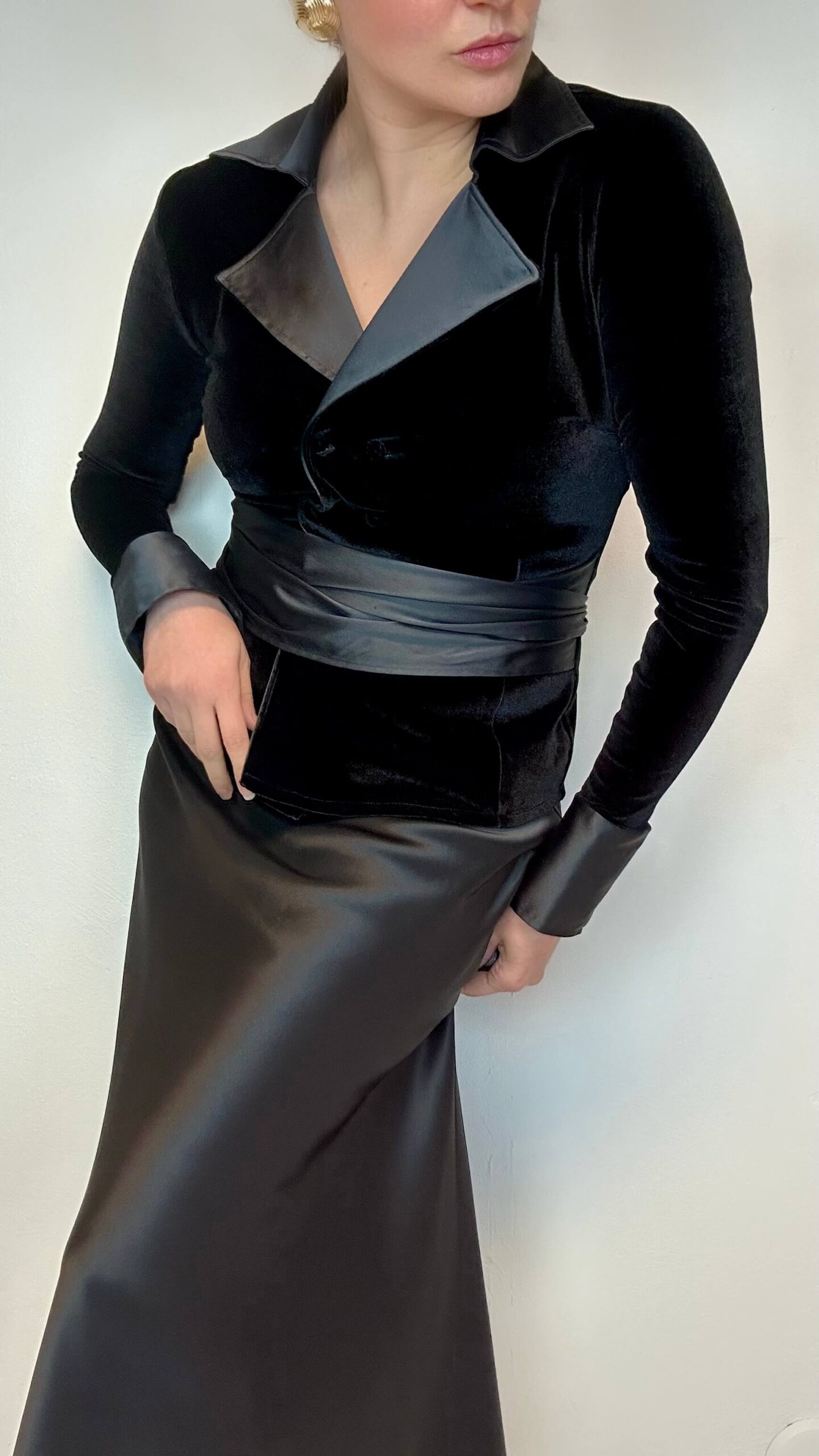 Italian velour blouse with a long waist belt