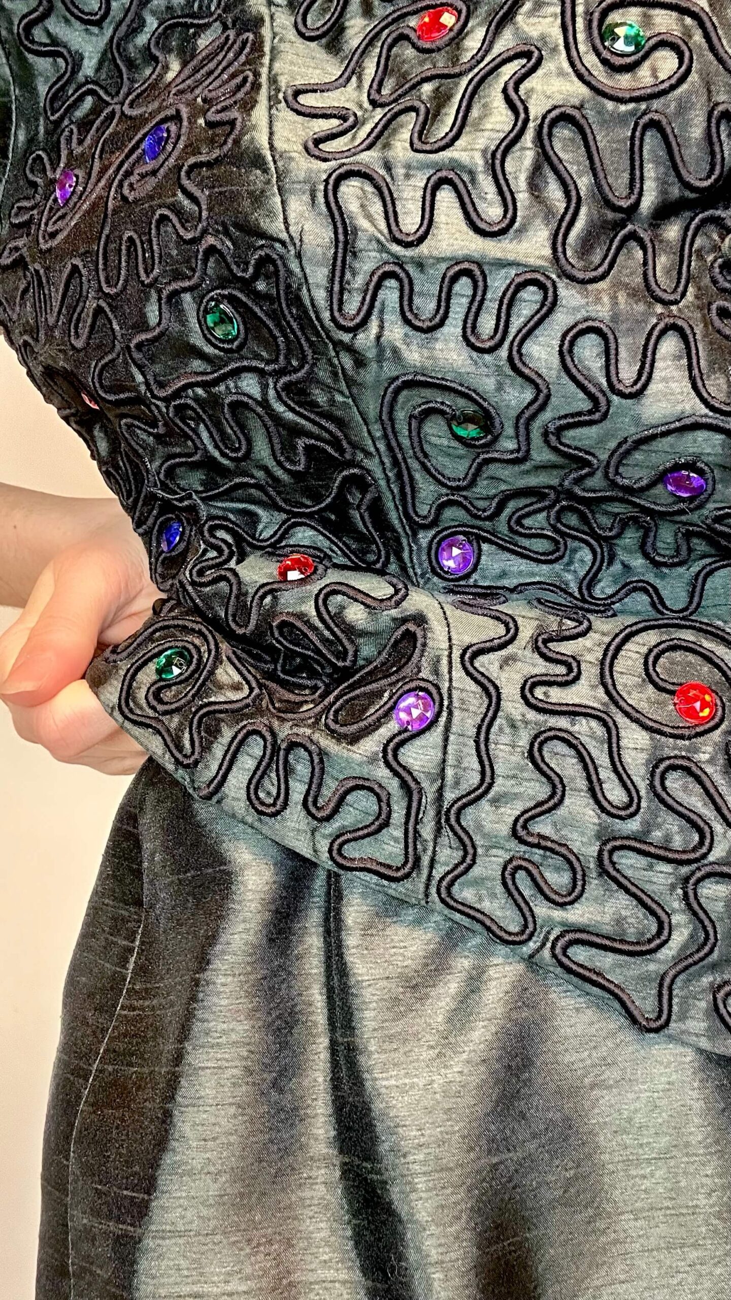 Statement silk look set of heavy embroidered jacket and pencil skirt - Image 5