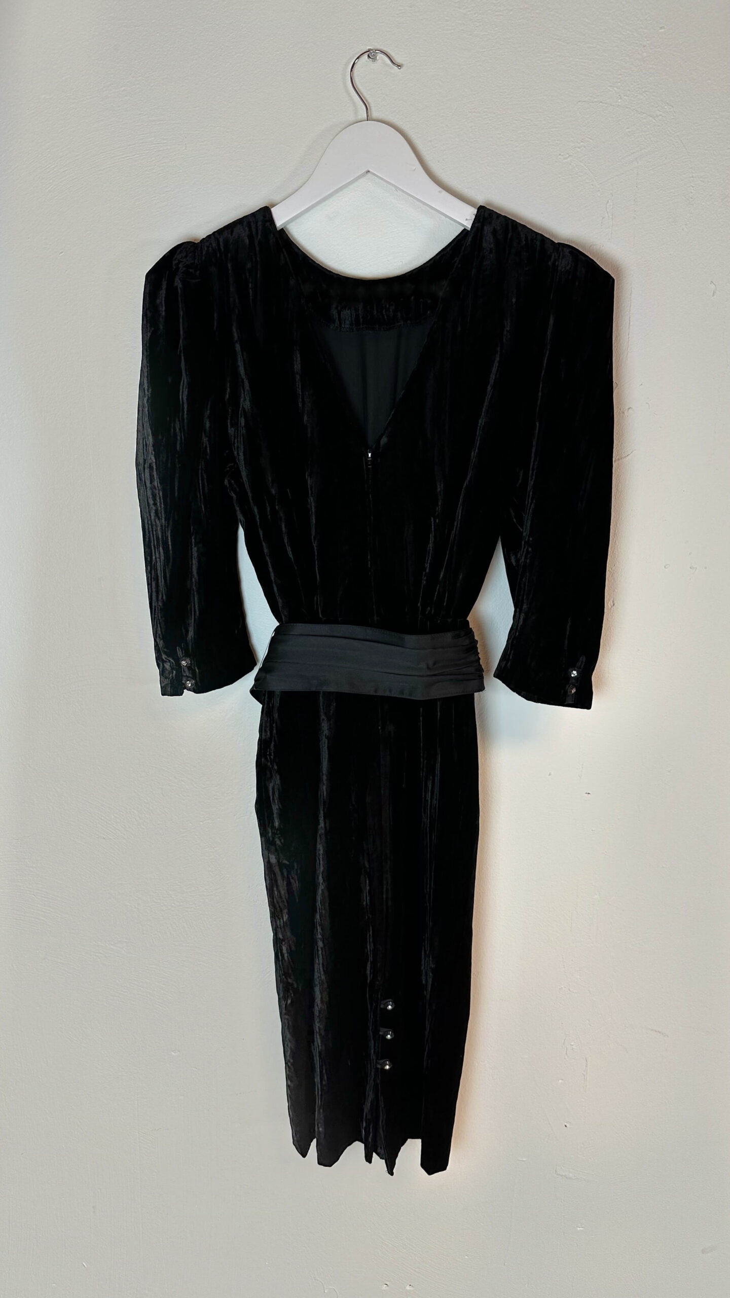 Evening embossed velour dress with shoulder pads - Image 4