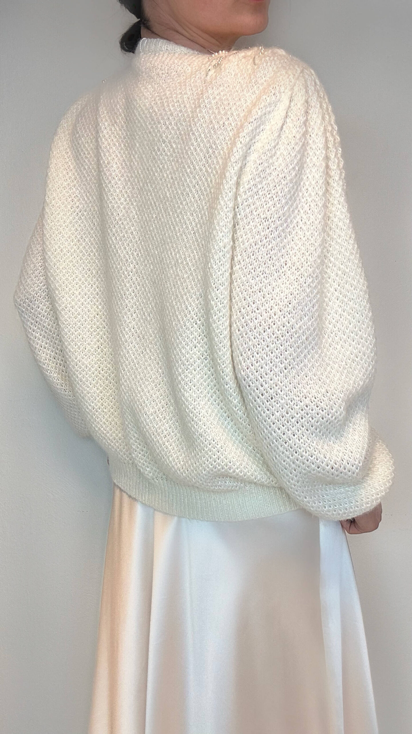 Soft beige woolen baggy cardigan with a deep cut - Image 3
