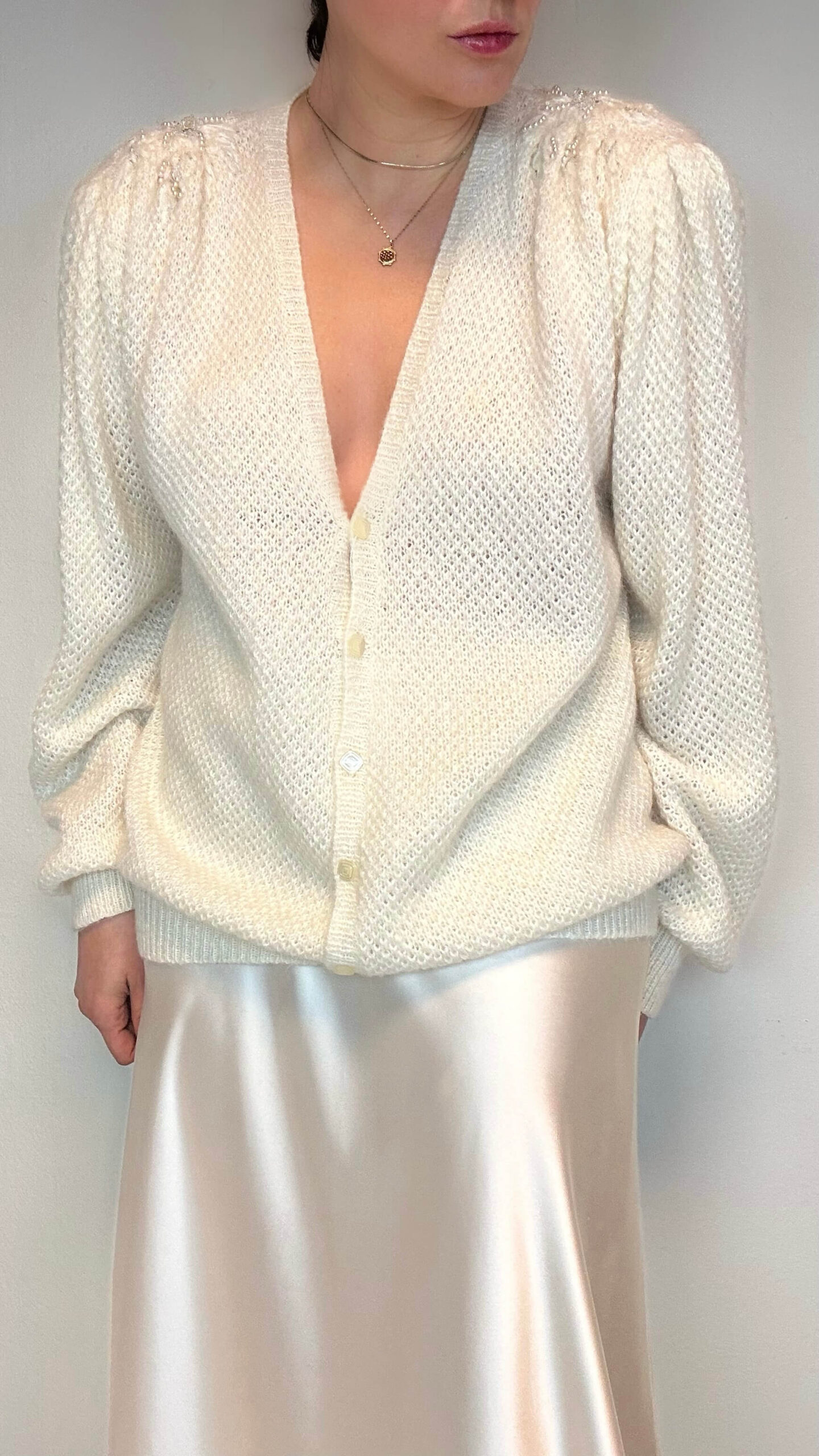 Soft beige woolen baggy cardigan with a deep cut - Image 4