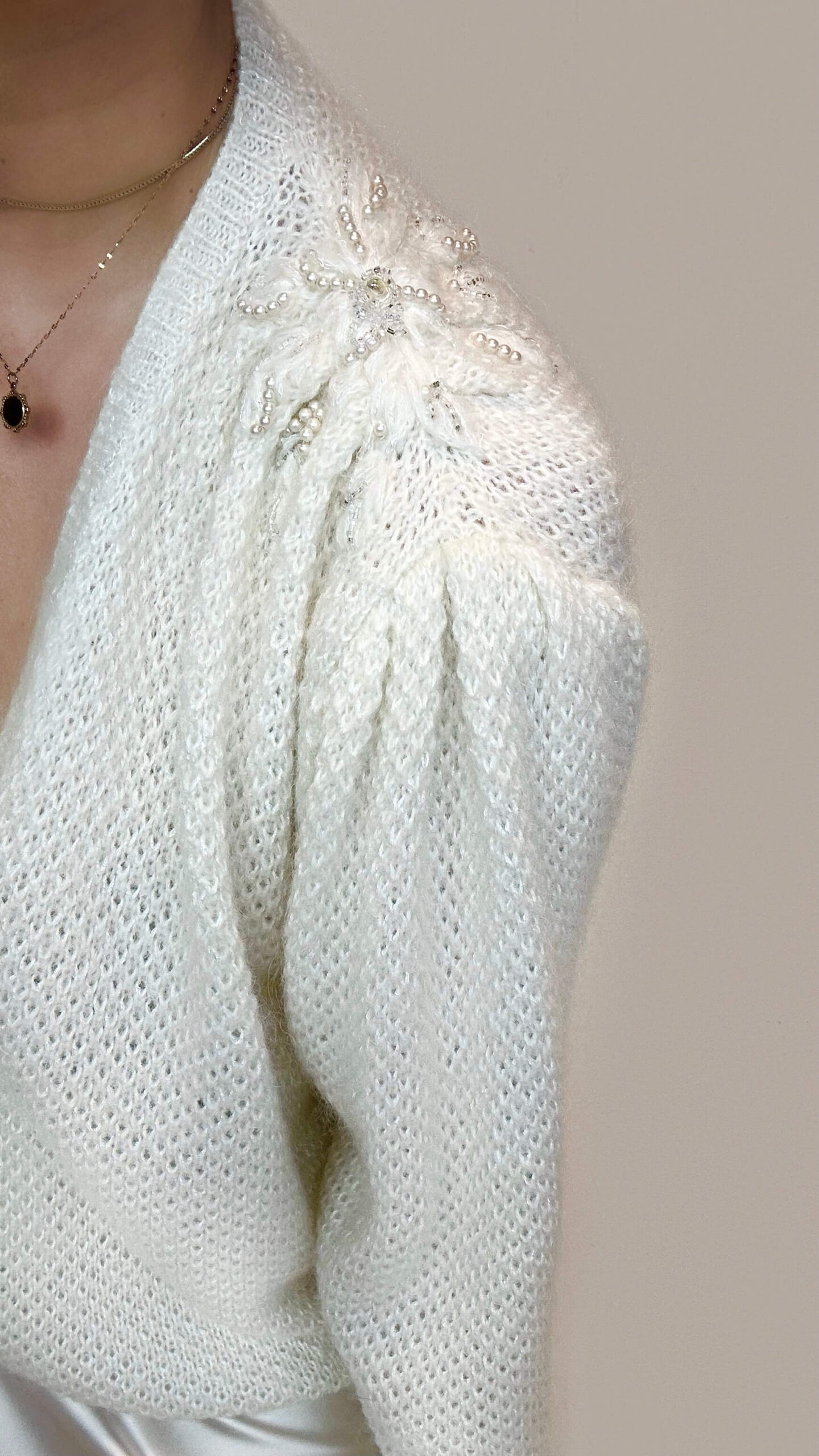 Soft beige woolen baggy cardigan with a deep cut - Image 5