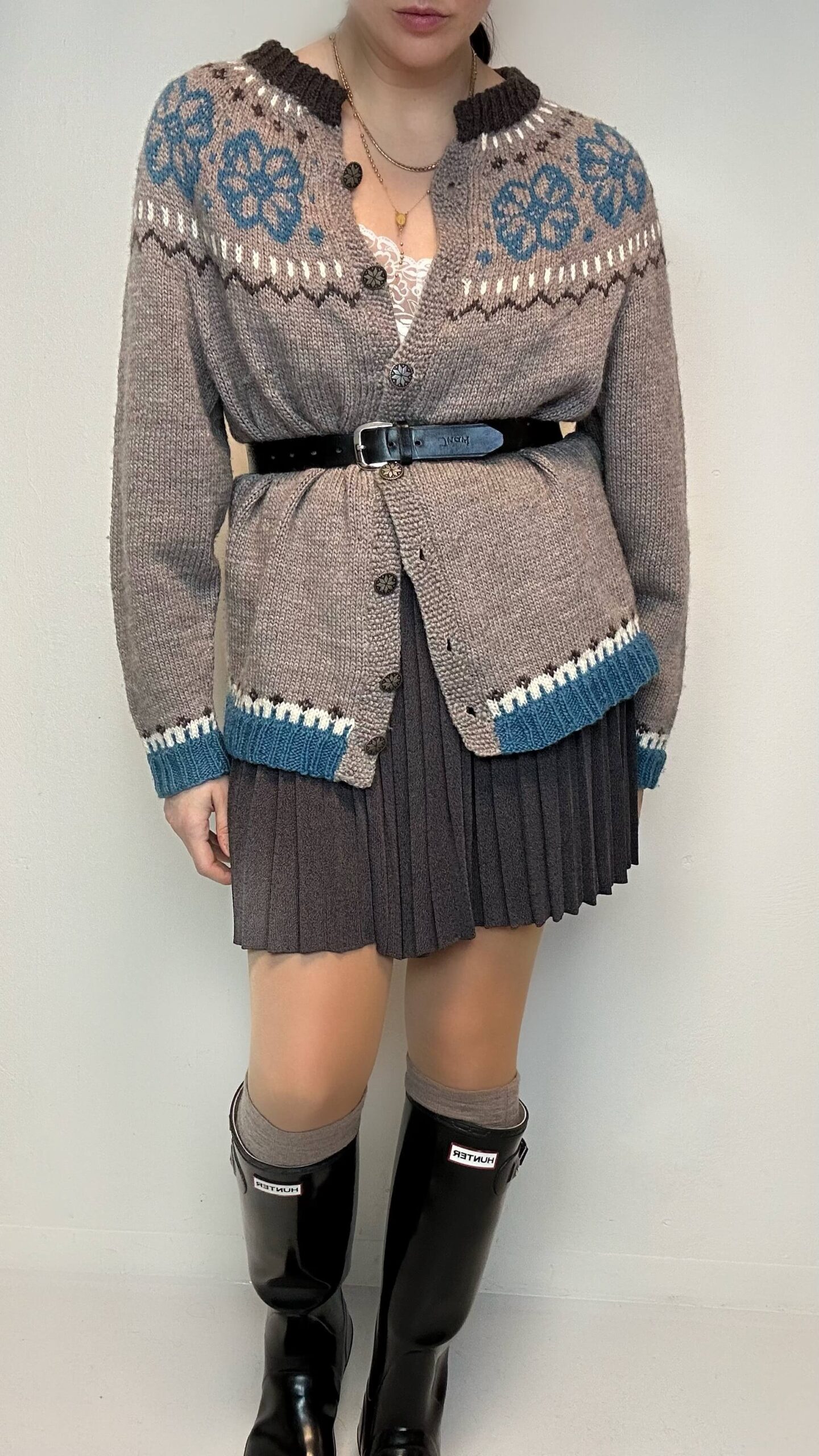 Hand-knitted wool cacao brown scandinavian cardigan