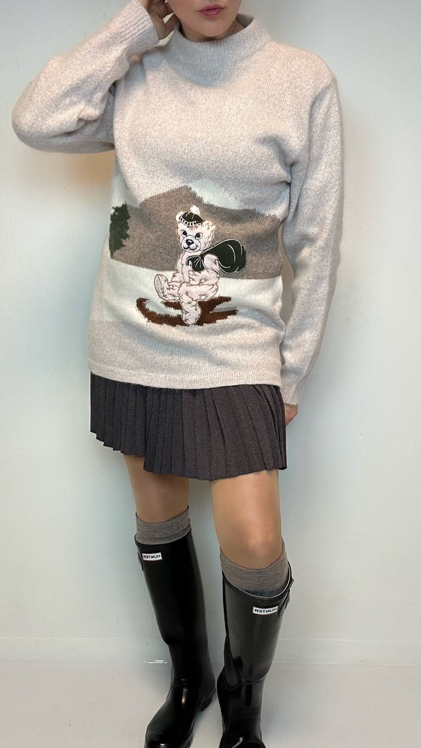Angora wool italian sweater with a skiing bear embroidery