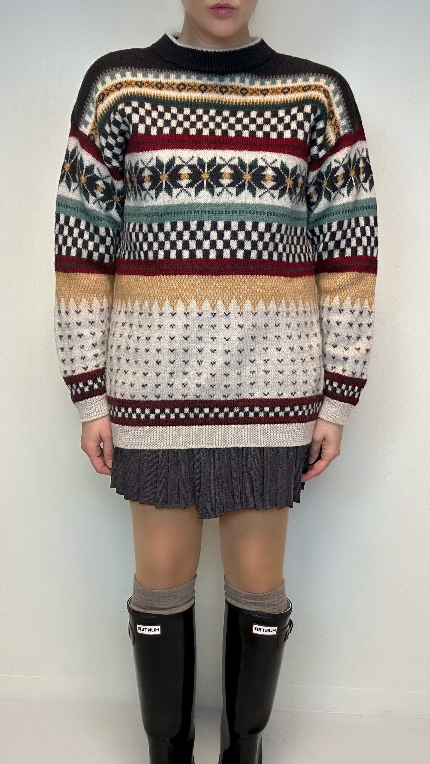 Woolen colourful patterned cabin sweater