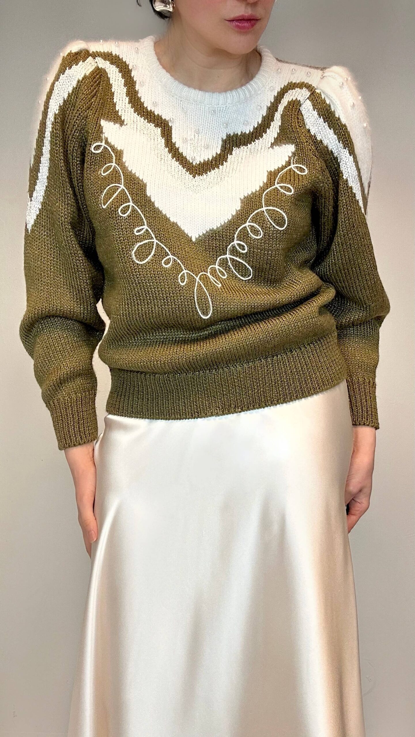 Cotton/Angora olive green patterned sweater with pearls