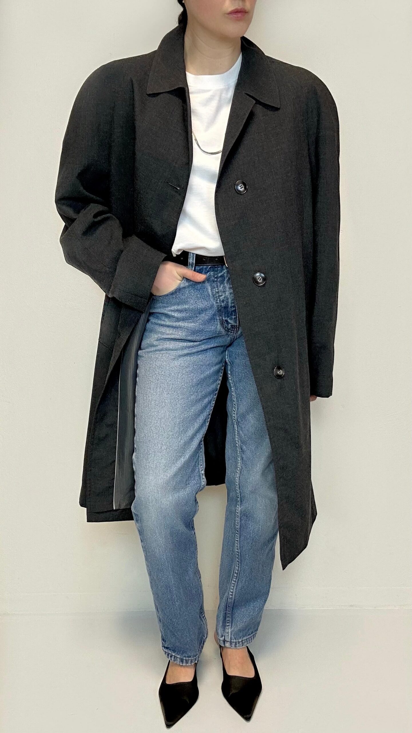 Graphite grey finnish masculine coat with raglan sleeves